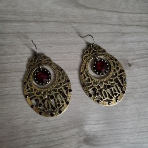 Y2K Red and brass toned earrings